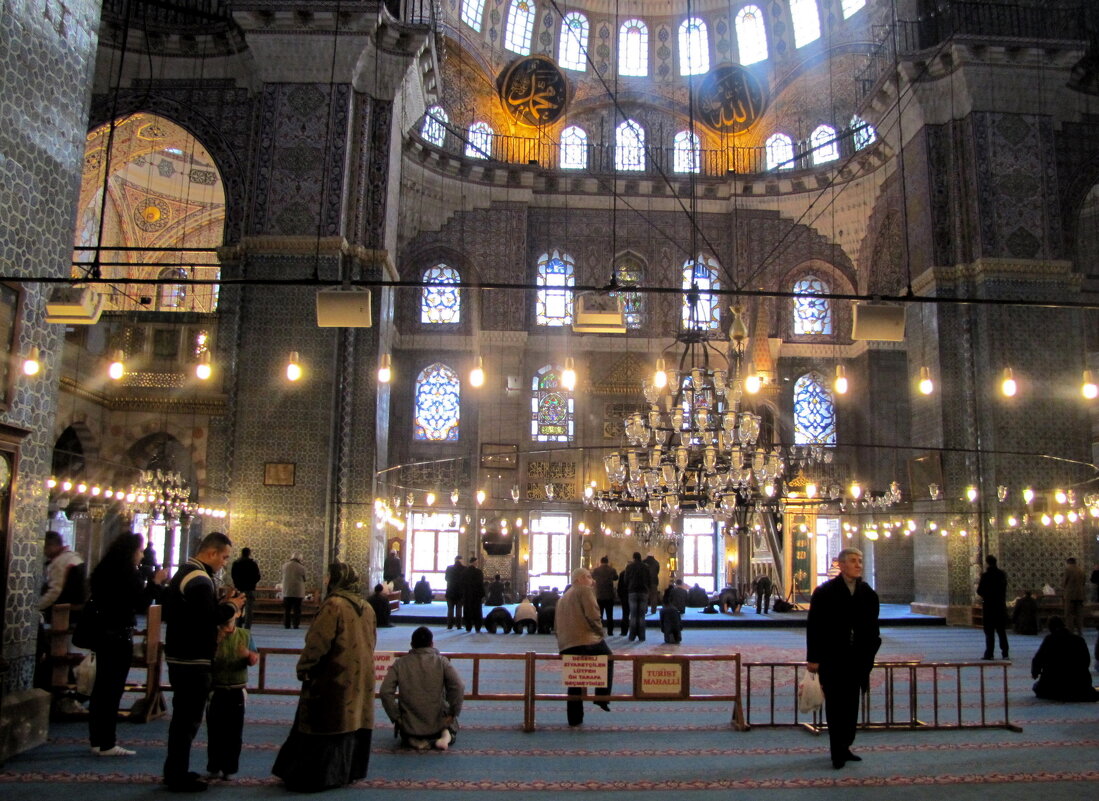В мечети. Новая мечеть в Стамбуле. - ИРЭН@ .