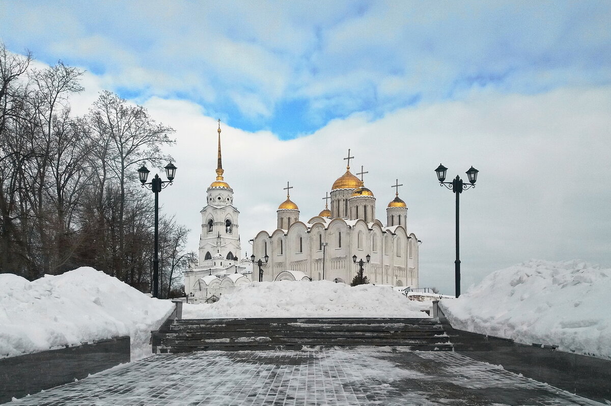 У Успенского собора... - Владимир Шошин