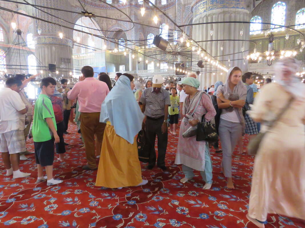 Туристы в Голубой мечети - ИРЭН@ .