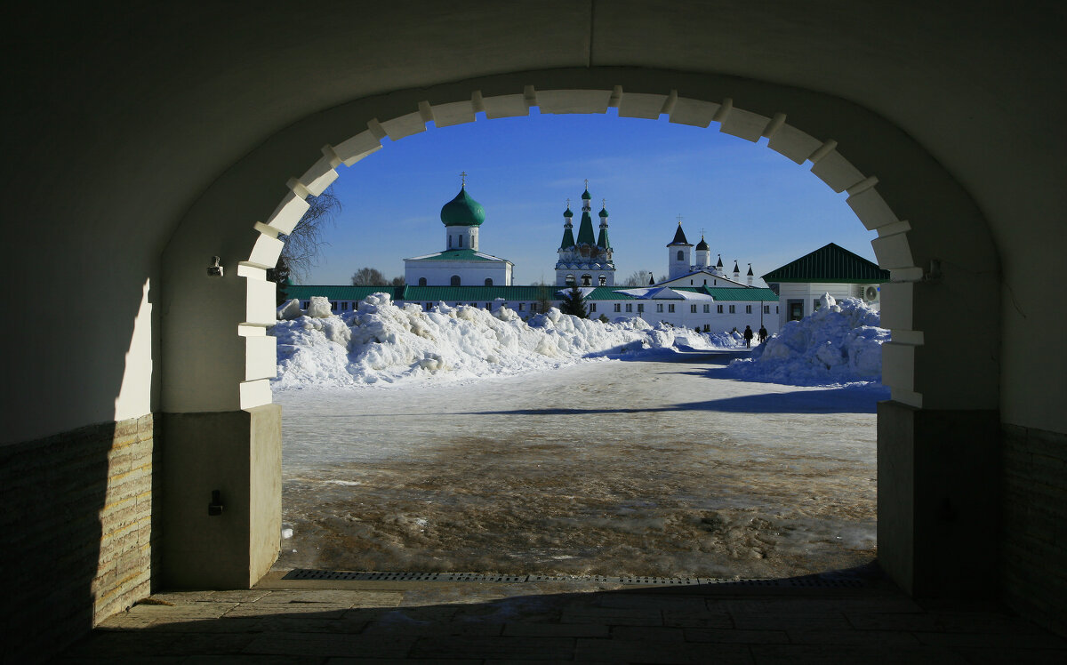 Вид на Троицкую часть Александро-Свирского монастыря - Зуев Геннадий 