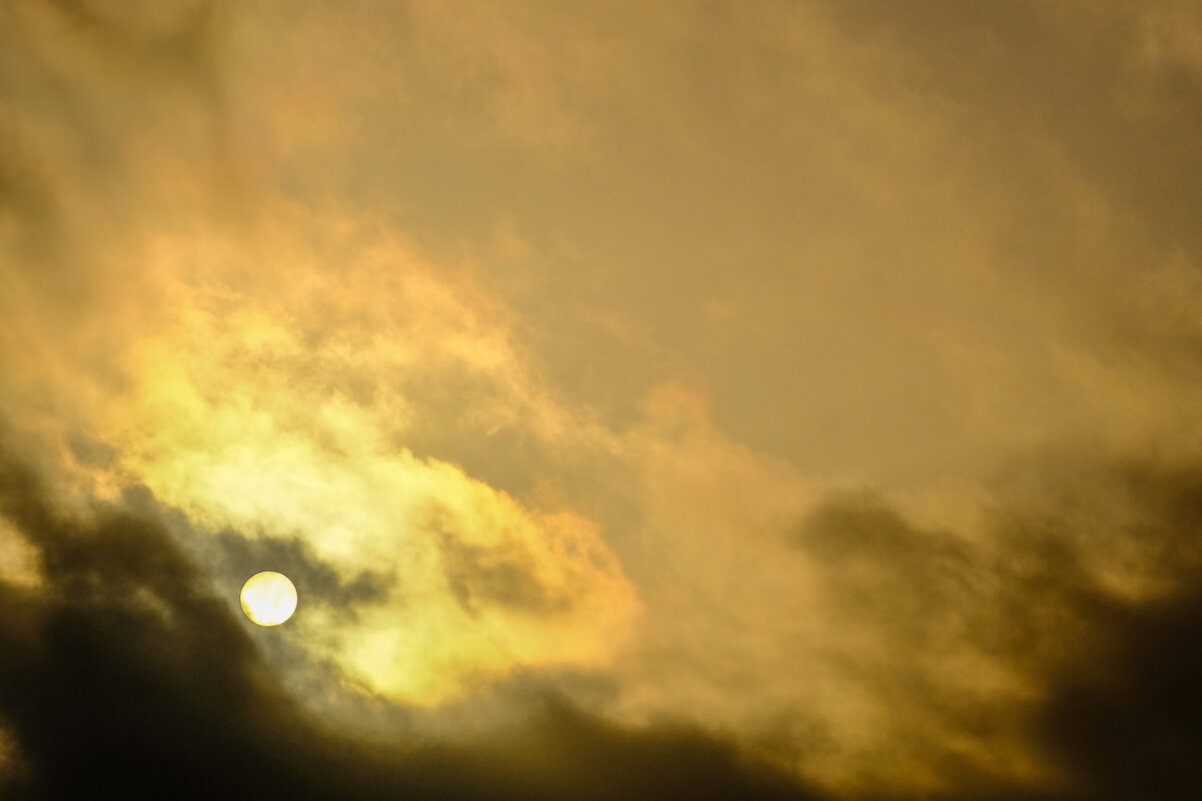 Солнце заходит за облаками - Георгий А