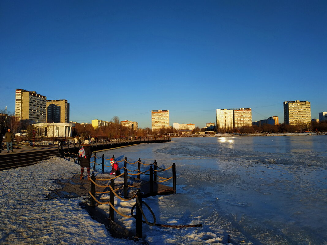 Март в городе - Андрей Лукьянов