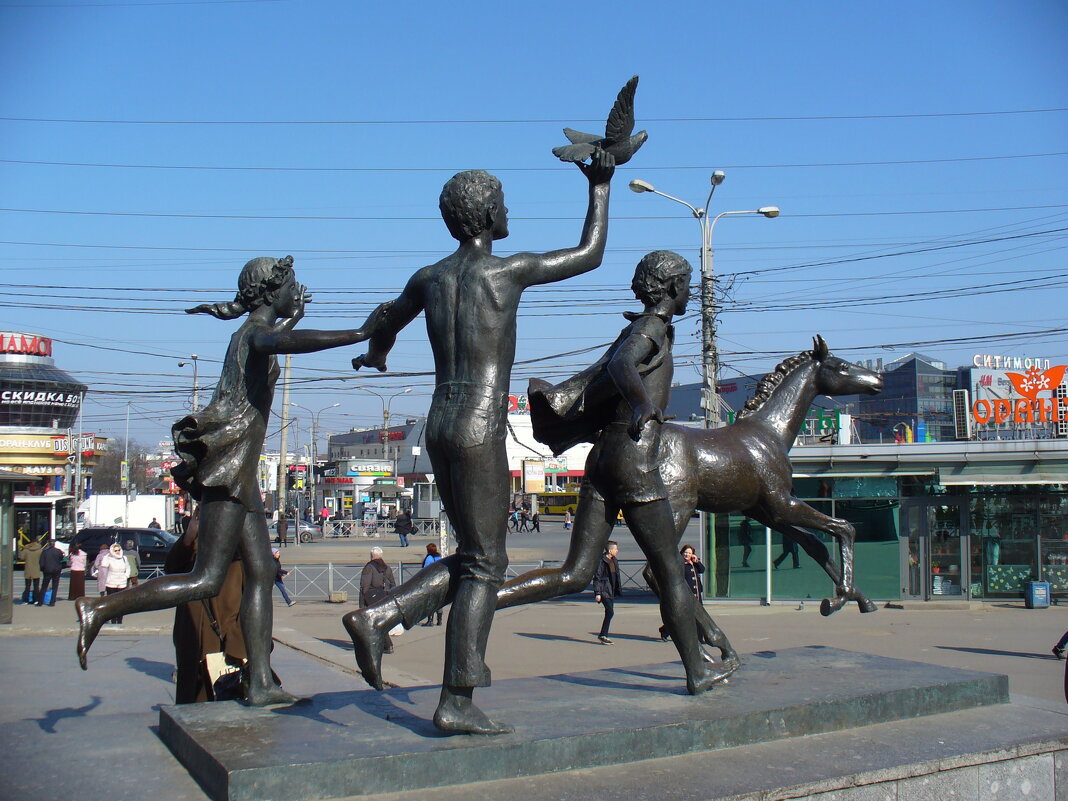 Скульптура «Бегущие дети» - Людмила 