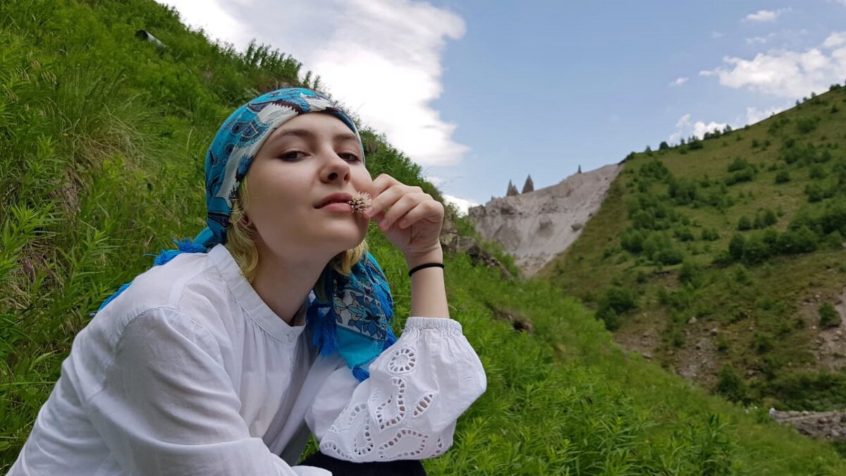 Портрет на фоне гор - Galina Solovova