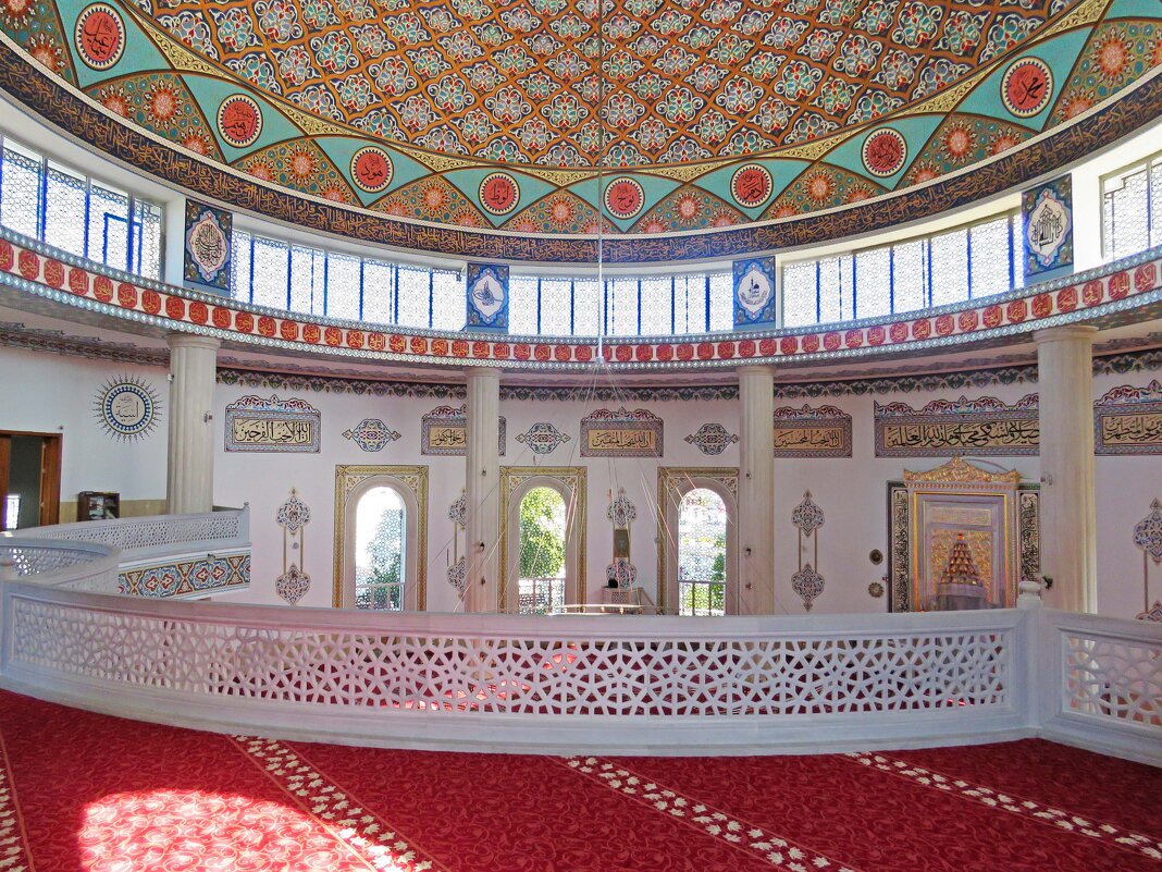 В мечети Кемера ; вид с женской половины - ИРЭН@ .