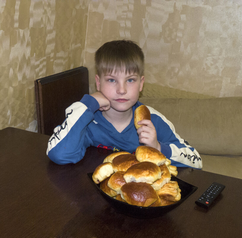 Александр и бабушкины пирожки - Валентин Семчишин