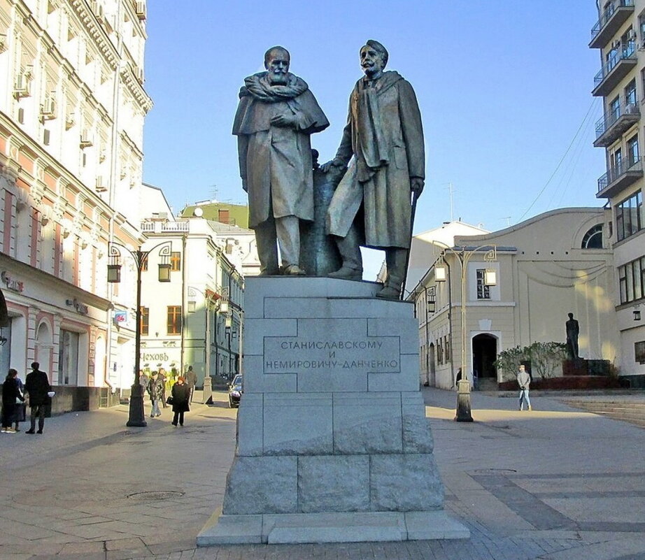 Памятник К. С. Станиславскому и В. И. Немировичу-Данченко в Москве - Ольга Довженко
