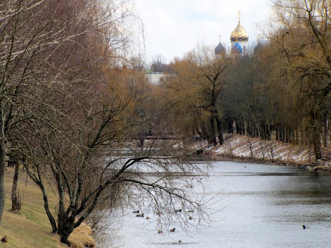 Городской канал в начале апреля... - Татьяна Гнездилова