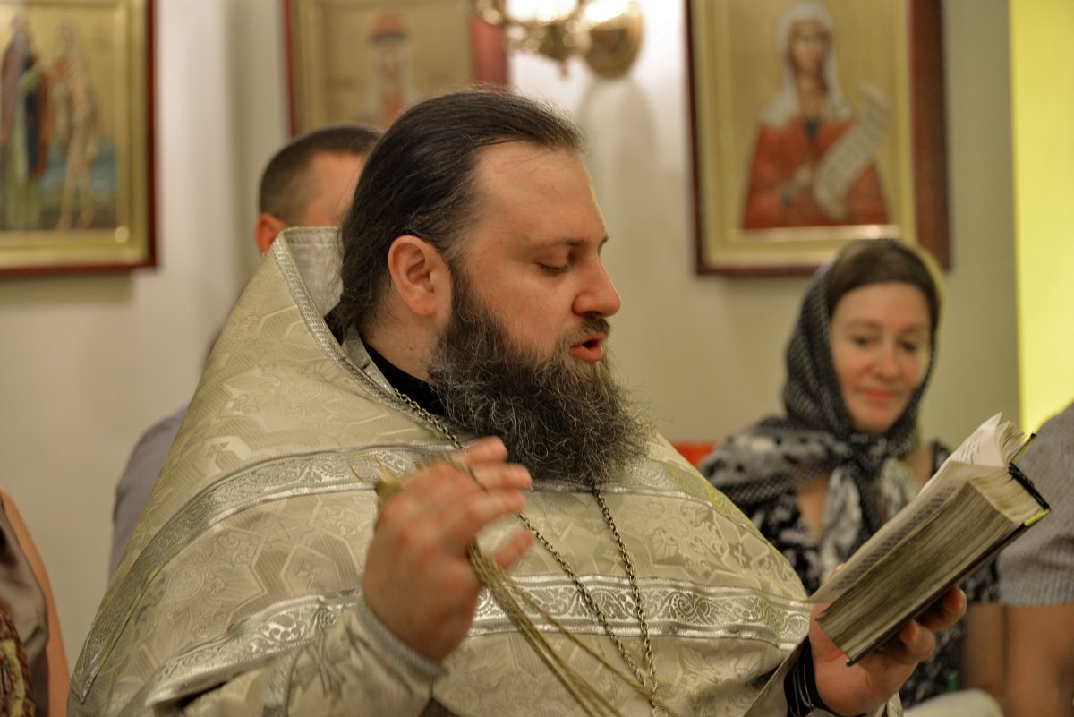 Священник - Владимир Константинов