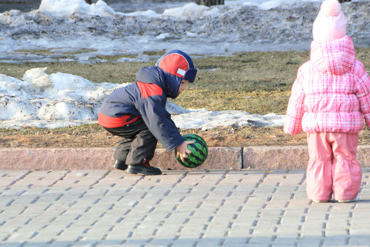 Здорово арбузом в мячик поиграть - Ярослав 