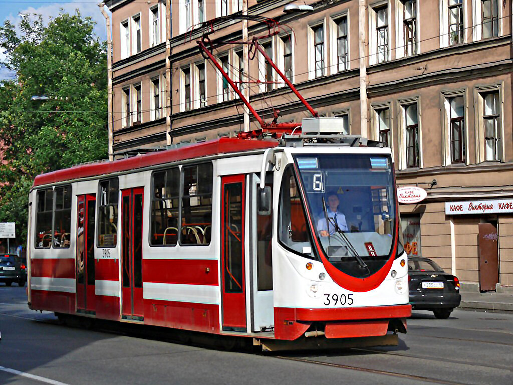 Один из последних трамвайных вагонов Петербургского вагоноремонтного завода - Стальбаум Юрий 