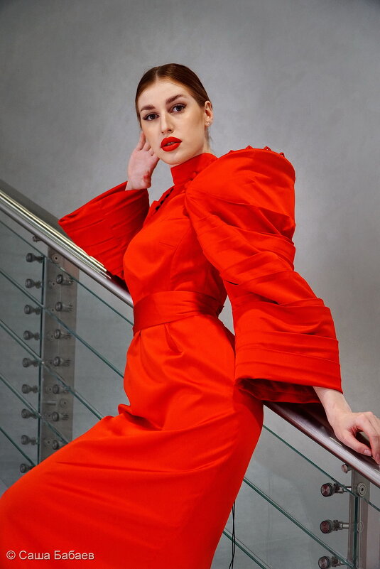 Я примеряю служанкино красное платье — Знак примирения с правилом Галаада — - Саша Бабаев