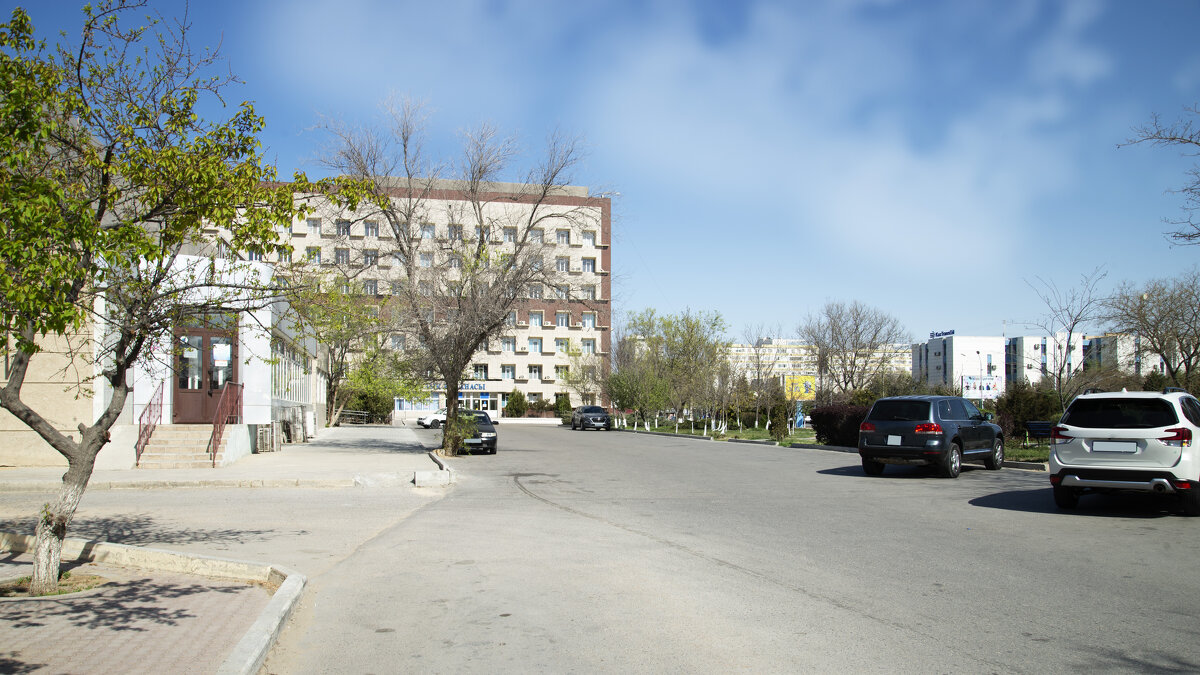 В городе - Анатолий Чикчирный