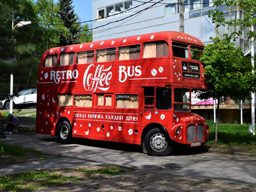 Ростов-на-Дону. Двухэтажный городской автобус Routemaster (Рутмастер) RM в Первомайском парке. - Пётр Чернега