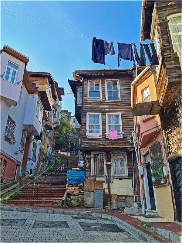 Балат считается одним из беднейших и старейших районов Стамбула. - Анастасия Северюхина