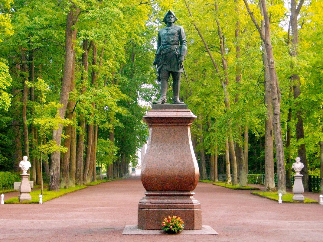 Памятник Петру Первому в Нижнем саду. - Лия ☼