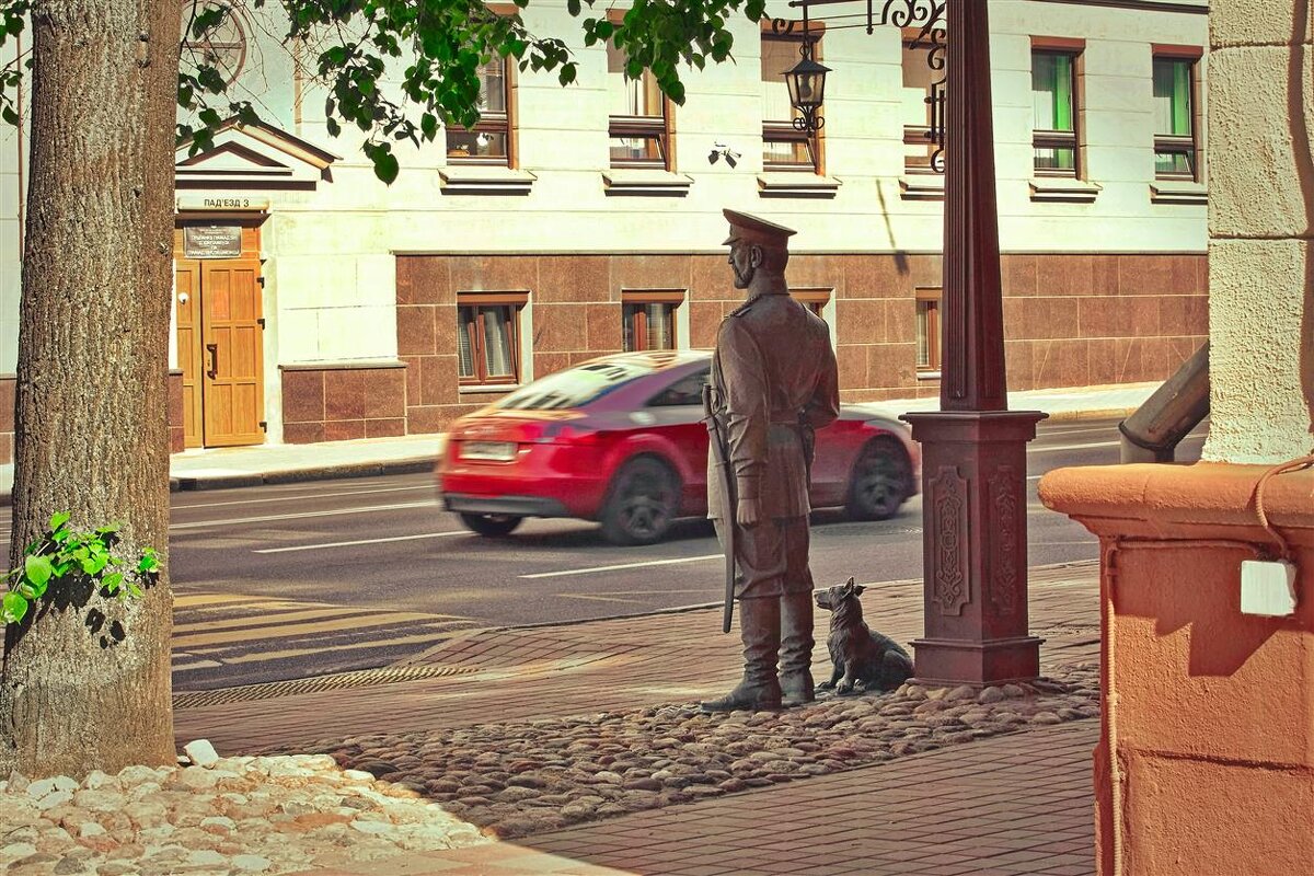Скульптура «Минский городовой» (№2) - Глeб ПЛATOB