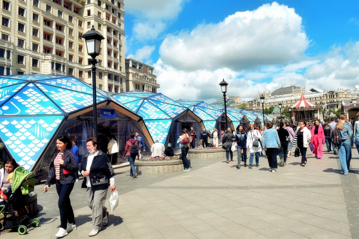 Рыбный рынок на переходе от площади Революции к Манежной площади. - Татьяна Помогалова