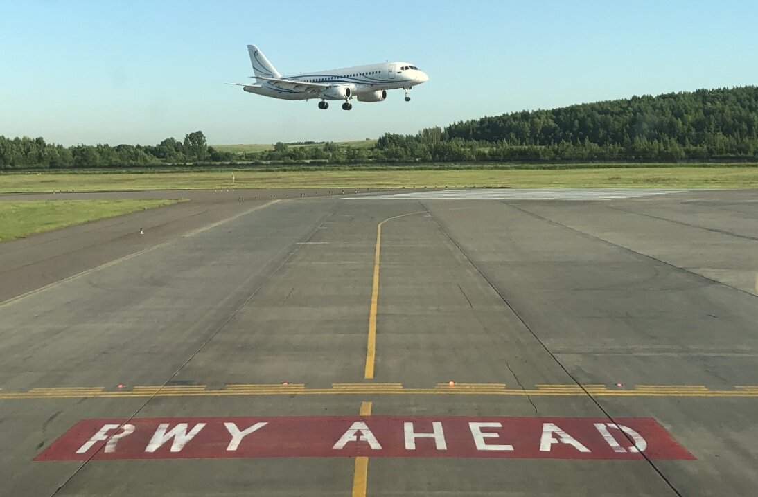 Впереди взлётная полоса! (RWY -RunWaY - бег путь) - Alexey YakovLev