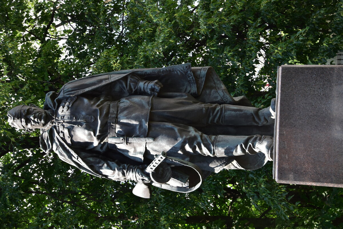 Памятник Защитнику Отечества у церкви Иоанна Русского в Кунцево, в Москве. - Александр Качалин
