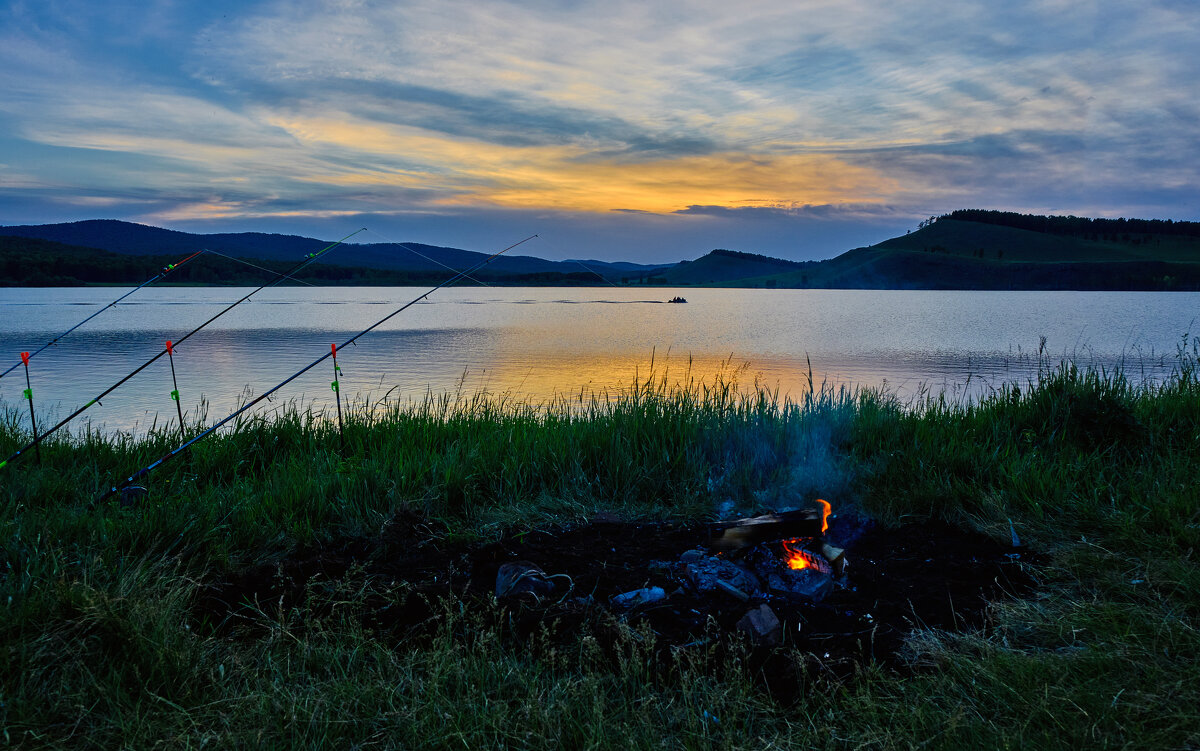 Вечерняя рыбалка на закате - Алексей Мезенцев