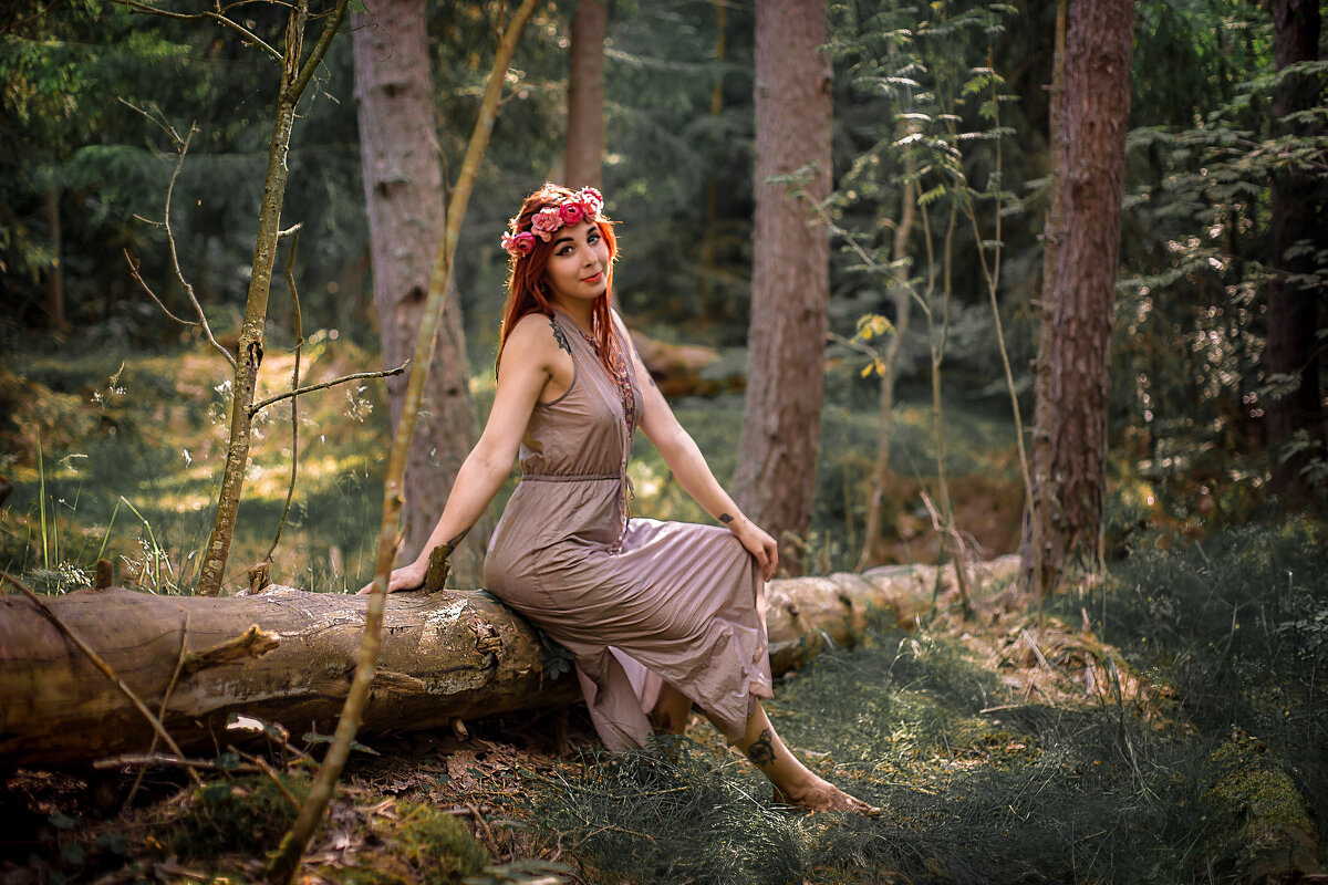 Девушка в лесу - Виктор Седов