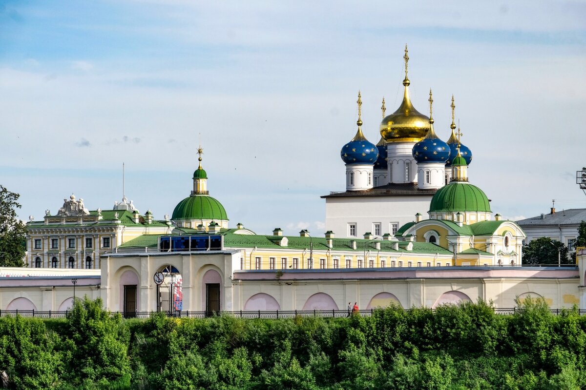 Спасо-Преображенский собор со стороны реки Волга - Георгий А