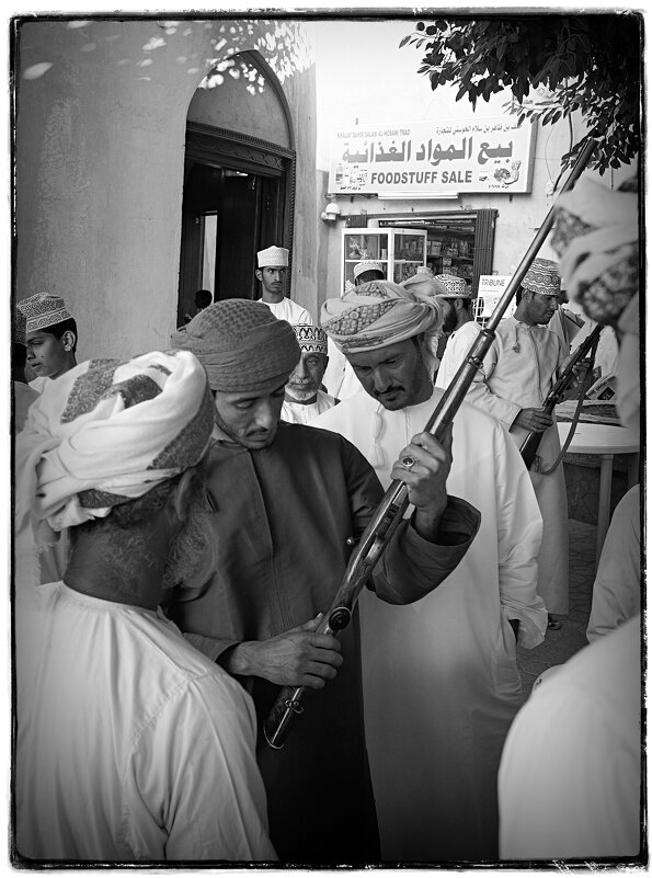 Хорошая винтовка... она ж как скрипка.... Низва, Оман 2013 - Даниил Знаменский