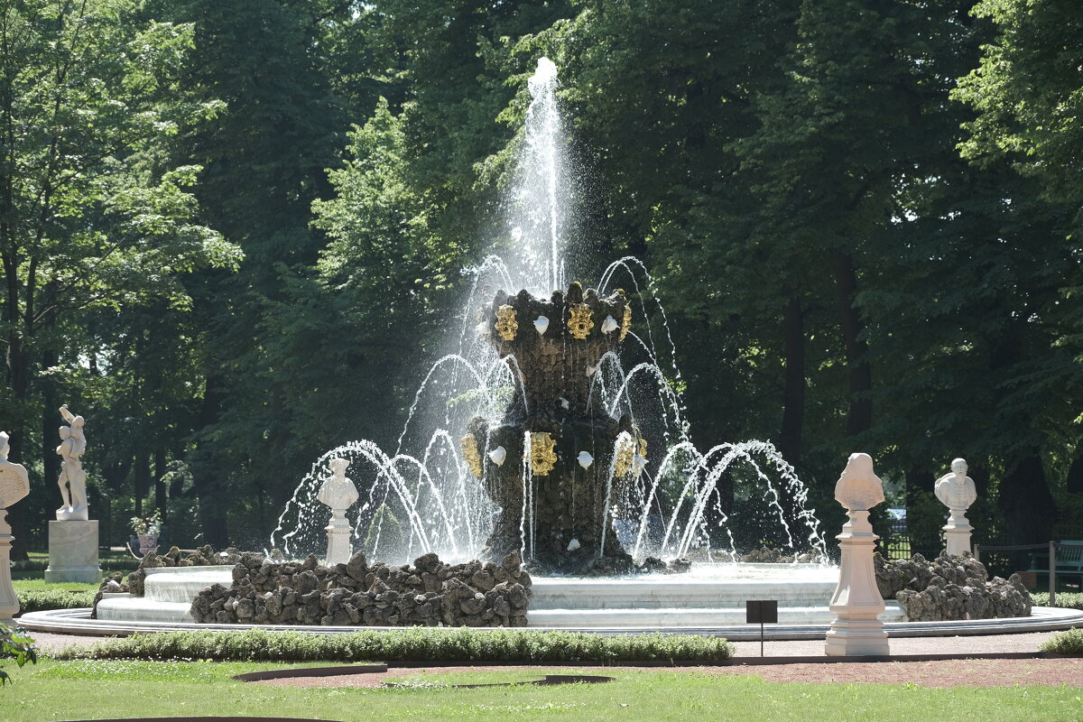 Коронный фонтан - Иван Державин