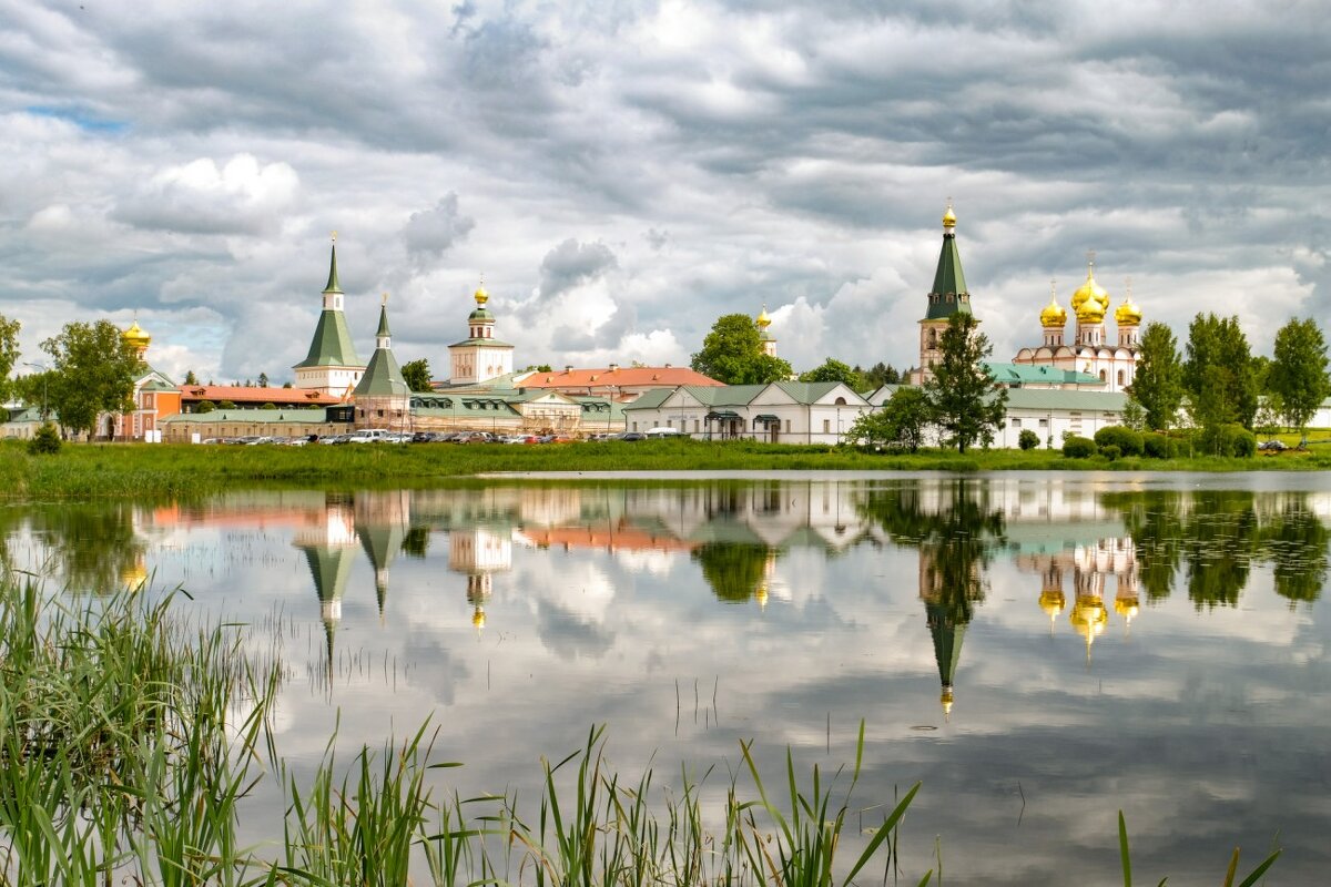 Иверский Валдайский мужской монастырь Новгородской