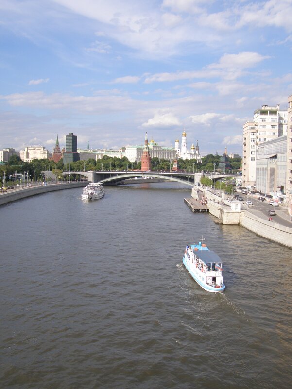 Вид с патриаршего моста на кремль - Анна Воробьева