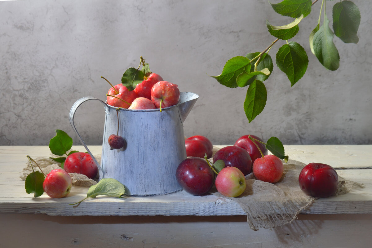 Яблоки и сливы - Evgeniy Belkov