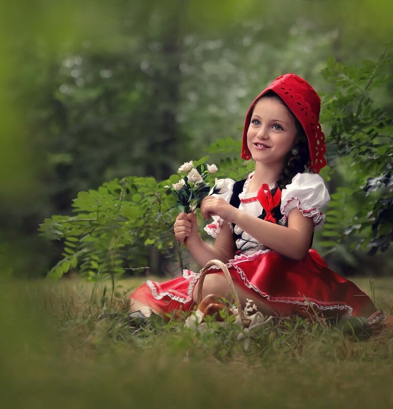 Алиса - Красная шапочка - Лариса 