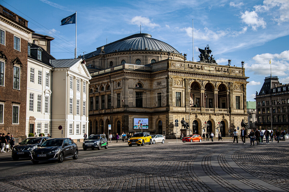 Royal theater - Roman Ilnytskyi