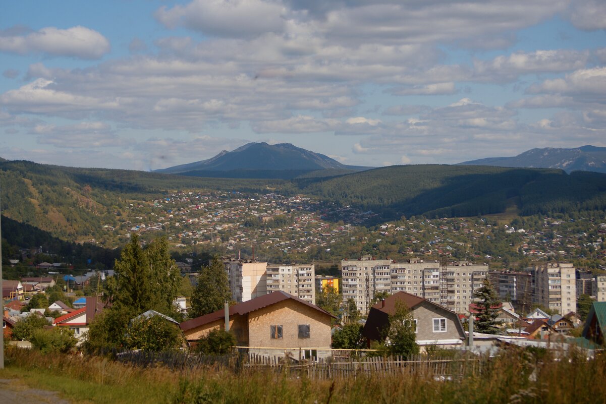 Город под горой - Владислав Левашов