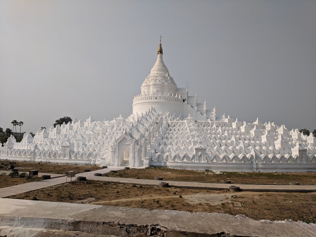 Мингунская белая пагода в Мандалае, Мьянма - Олег Ы