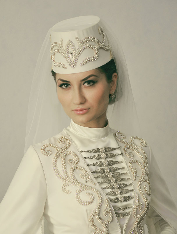 из серии&quot; Невеста в национальном наряде&quot;.. - Батик Табуев