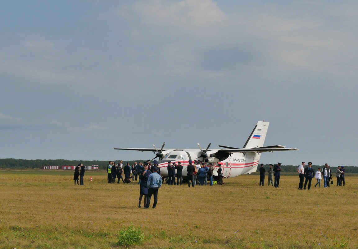 На аэродроме Сасовского Лётного училища. Л-410 УВП -Э20 с номером 001. - Alexey YakovLev