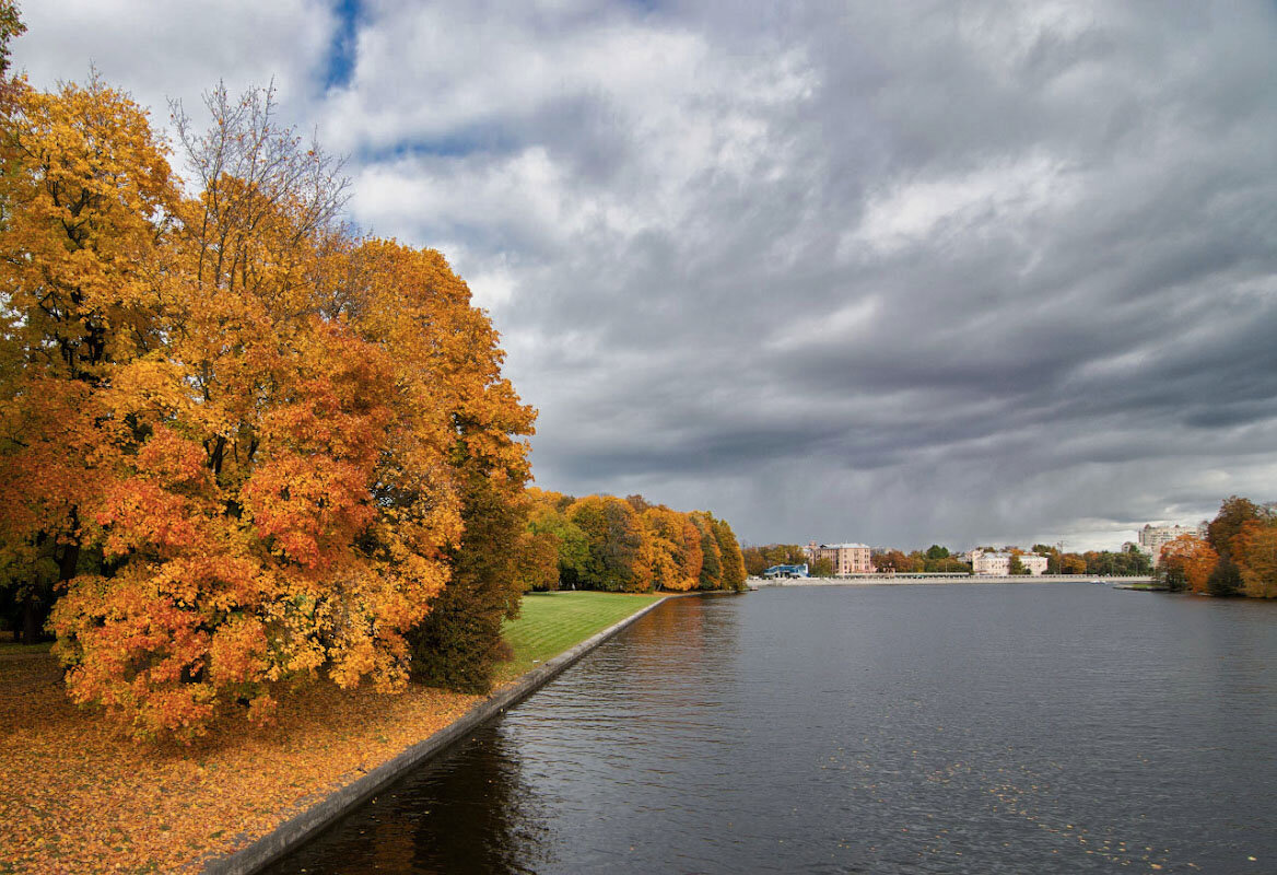 Осень. Вид с 1-го Елагина моста - Владимир Бодин
