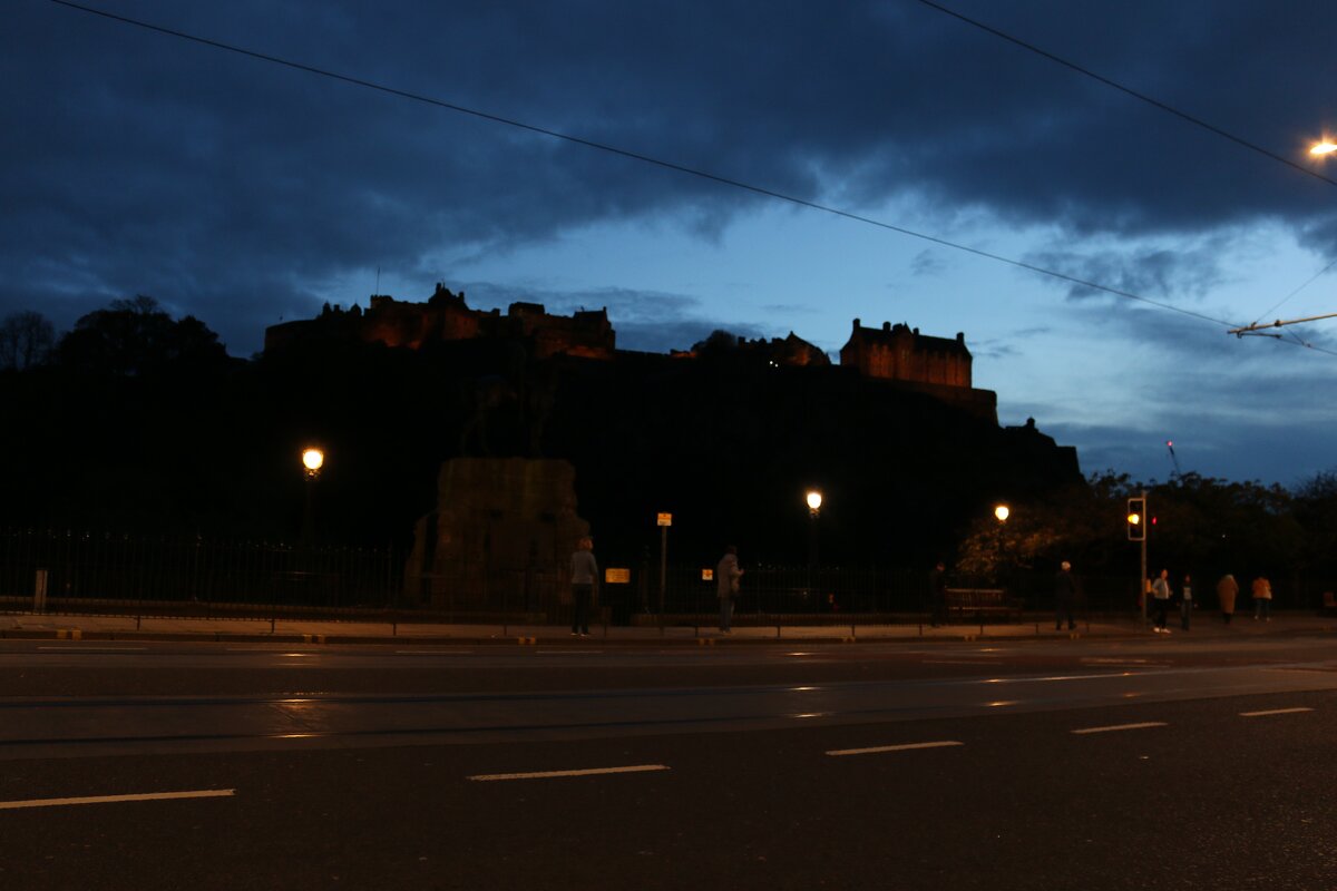 Ночь над Эдинбургским замком - Ольга 