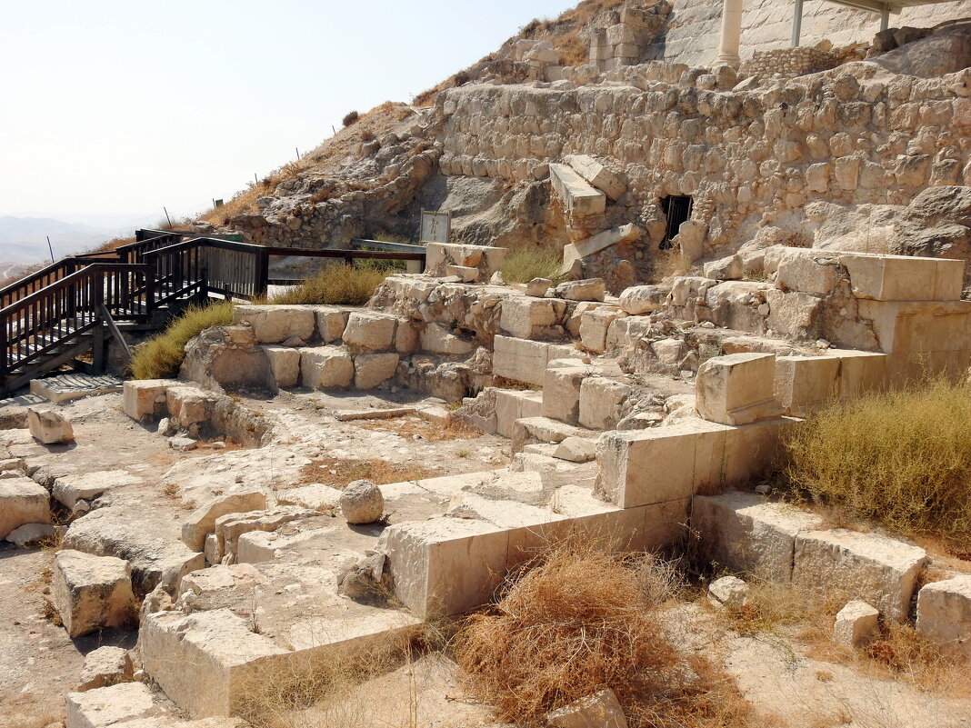 Руины мавзолея царя Ирода Великого.Иродион - Гала 