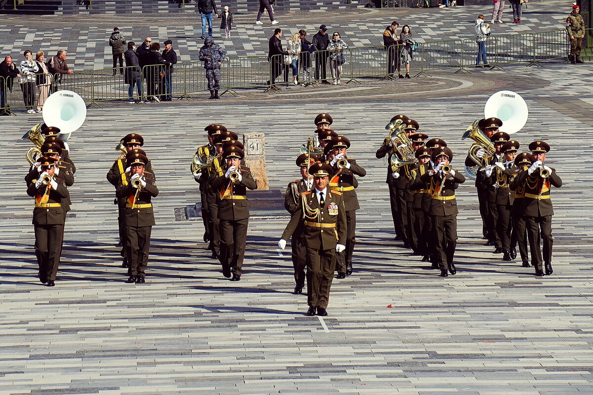 Военный оркестр Армении на Соборной площади. - Татьяна Помогалова