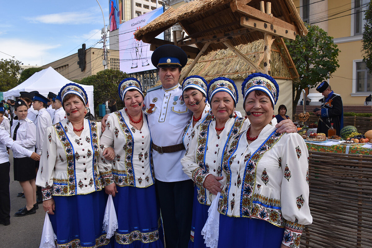 День города. Ансамбль ЦДК "Октябрь" "Казачья вольница"" - Александр 