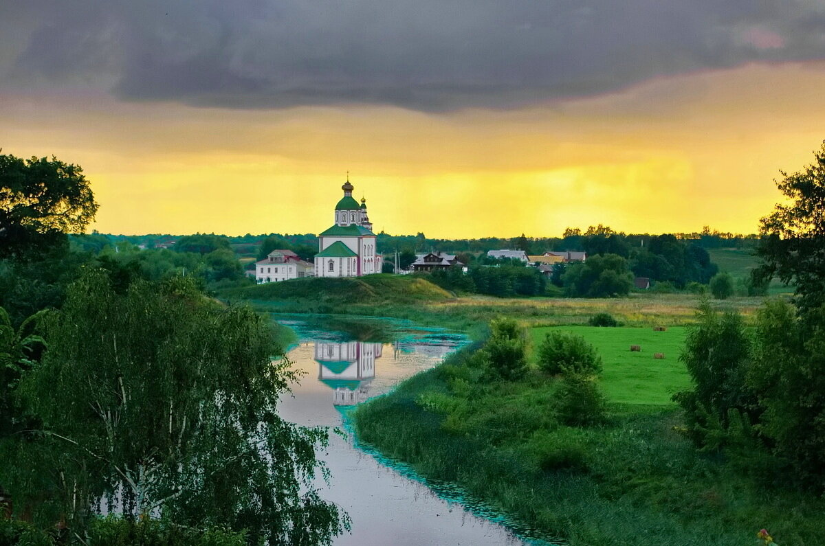 Вид на Ильинскую церковь после грозы... - Игорь Суханов