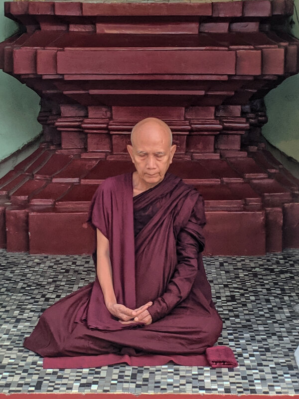 Монах в Пагода Шведагон - Олег Ы