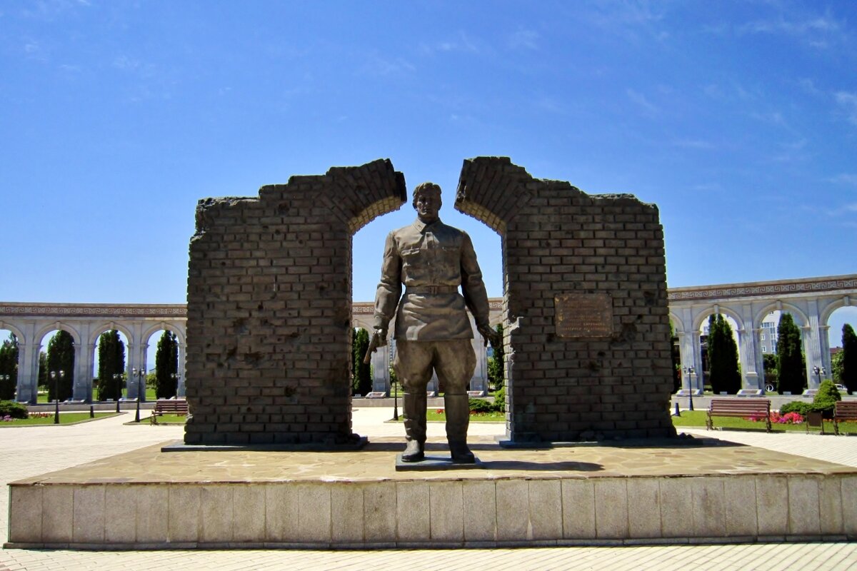 Памятник последнему защитнику Брестской крепости - Елена (ЛенаРа)