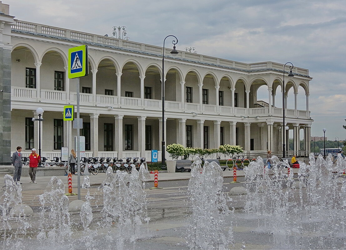 Фонтан на площади возле Речного Вокзала - Liliya Kharlamova