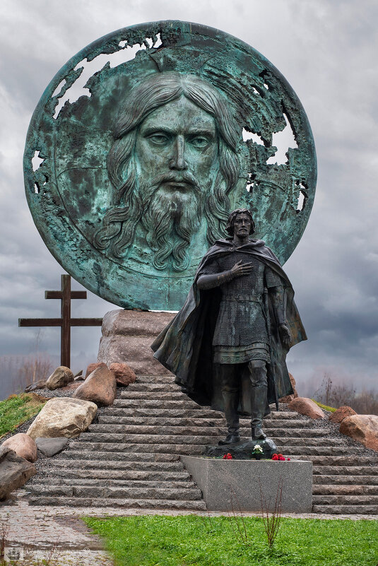 Памятник на месте молитвы князя Александра Невского с дружиной перед Невской битвой. - Владимир Питерский