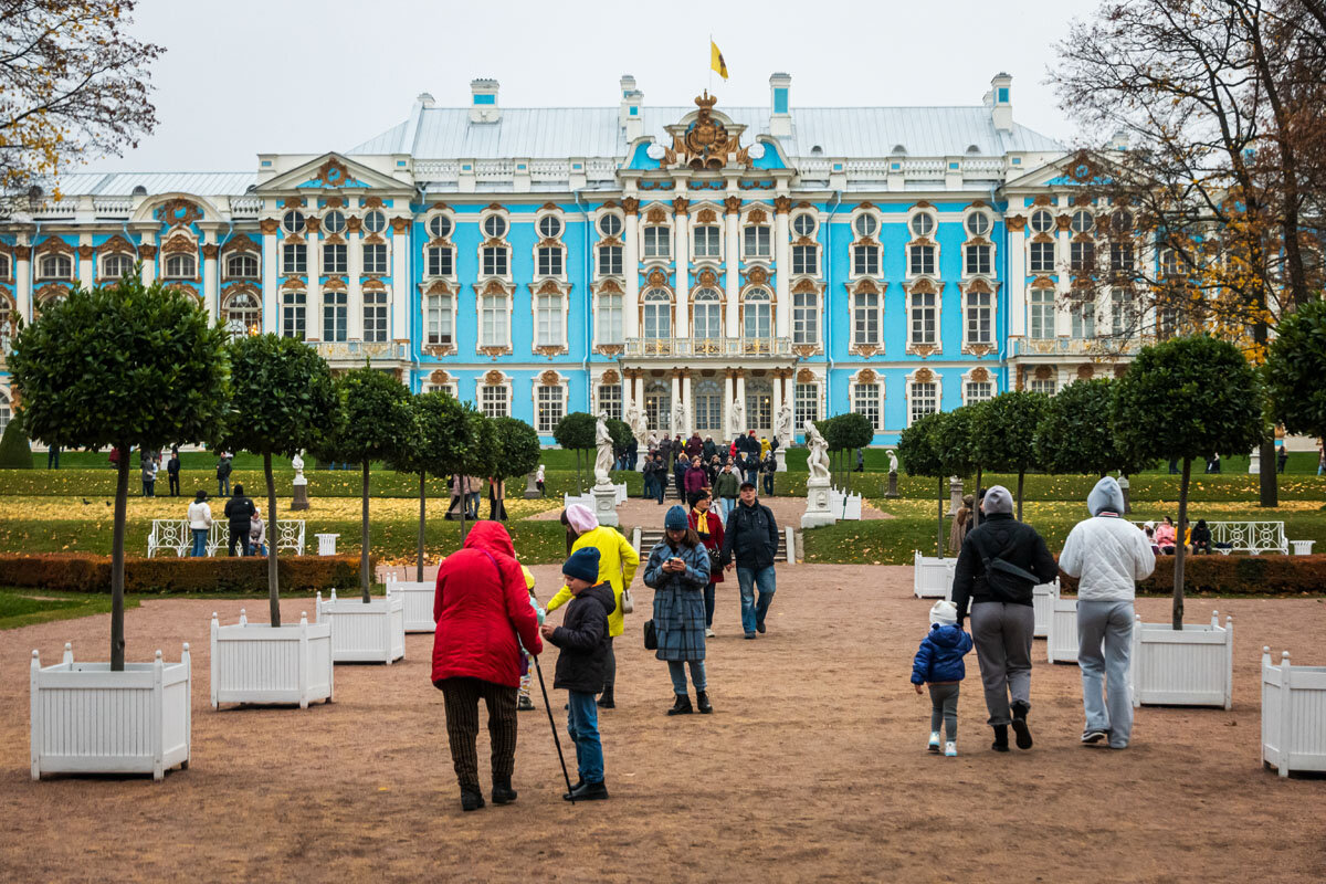 МНОГОЛЮДНО - Сергей Янович Микк