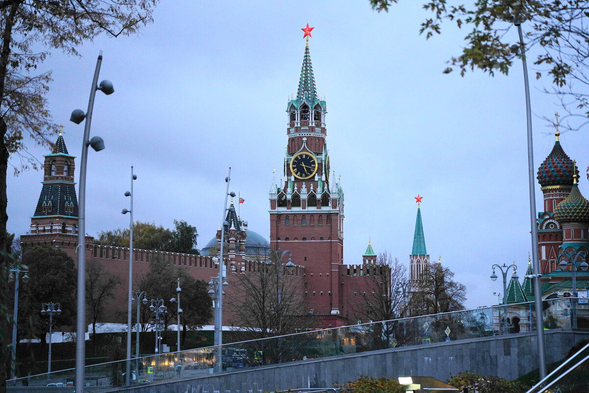 Вид на Спасскую башню, Парк "Зарядье" - Иван Литвинов